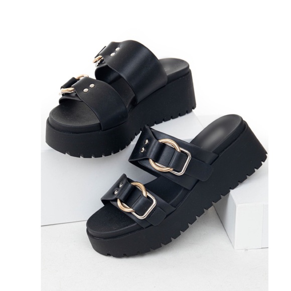 Shoes - Black platform sandals